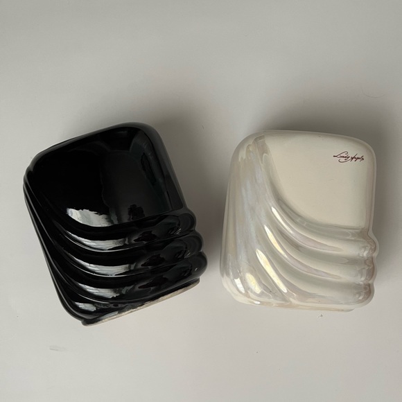 Matching pair of Vintage 80’s vases black and white - Picture 2 of 4